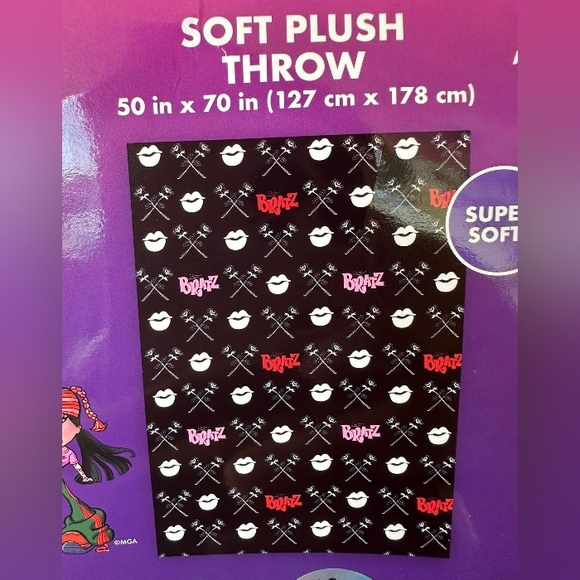 Bratz Lips & Roses Black Plush Throw Blanket Brand New - Picture 4 of 4